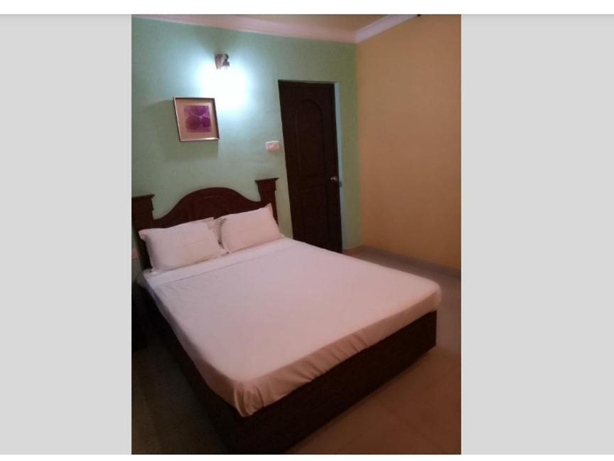 Hotel Priya Chengannur Buitenkant foto