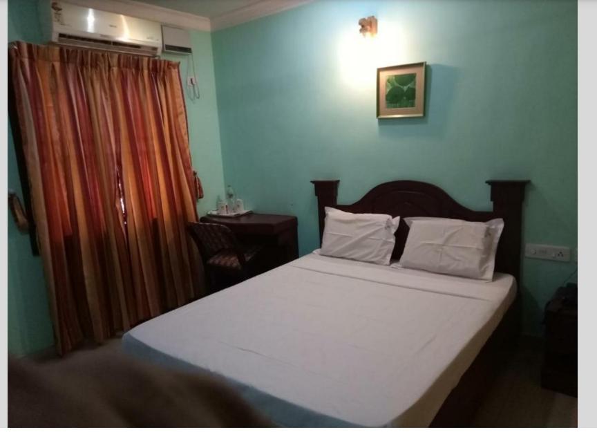 Hotel Priya Chengannur Kamer foto